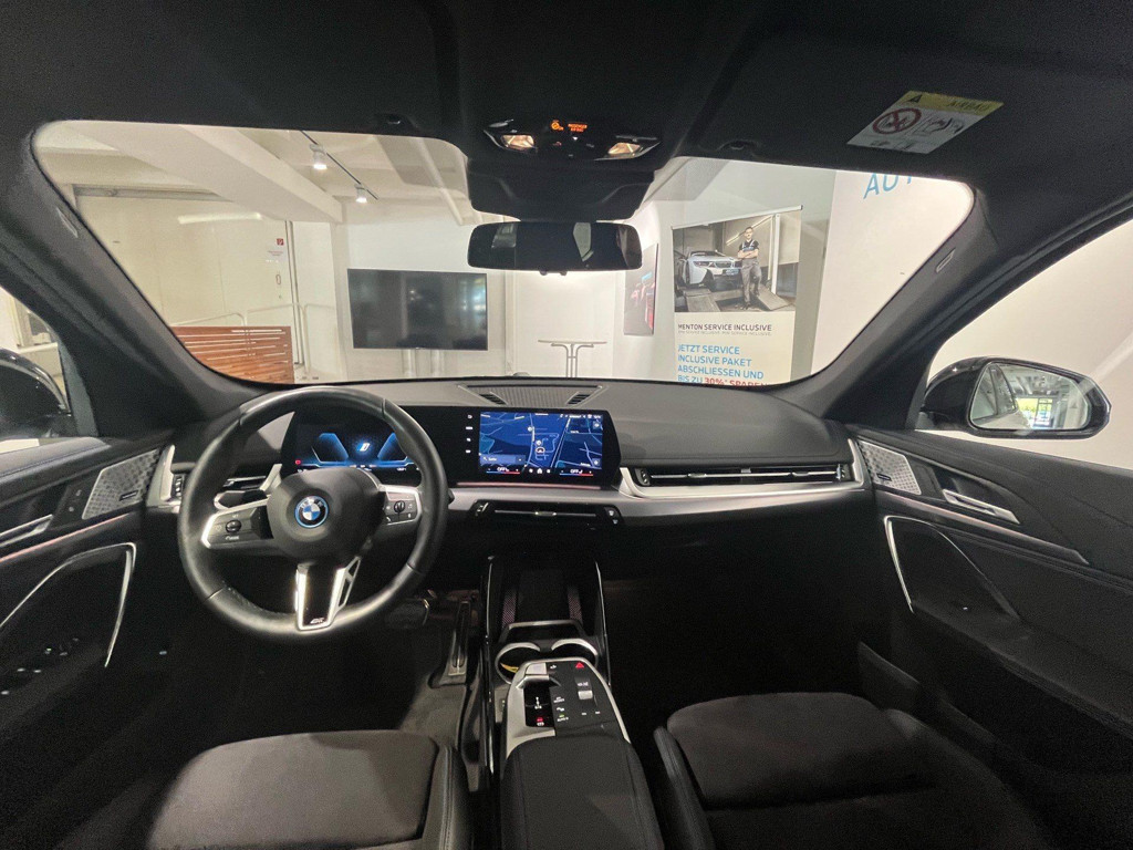 BMW iX1