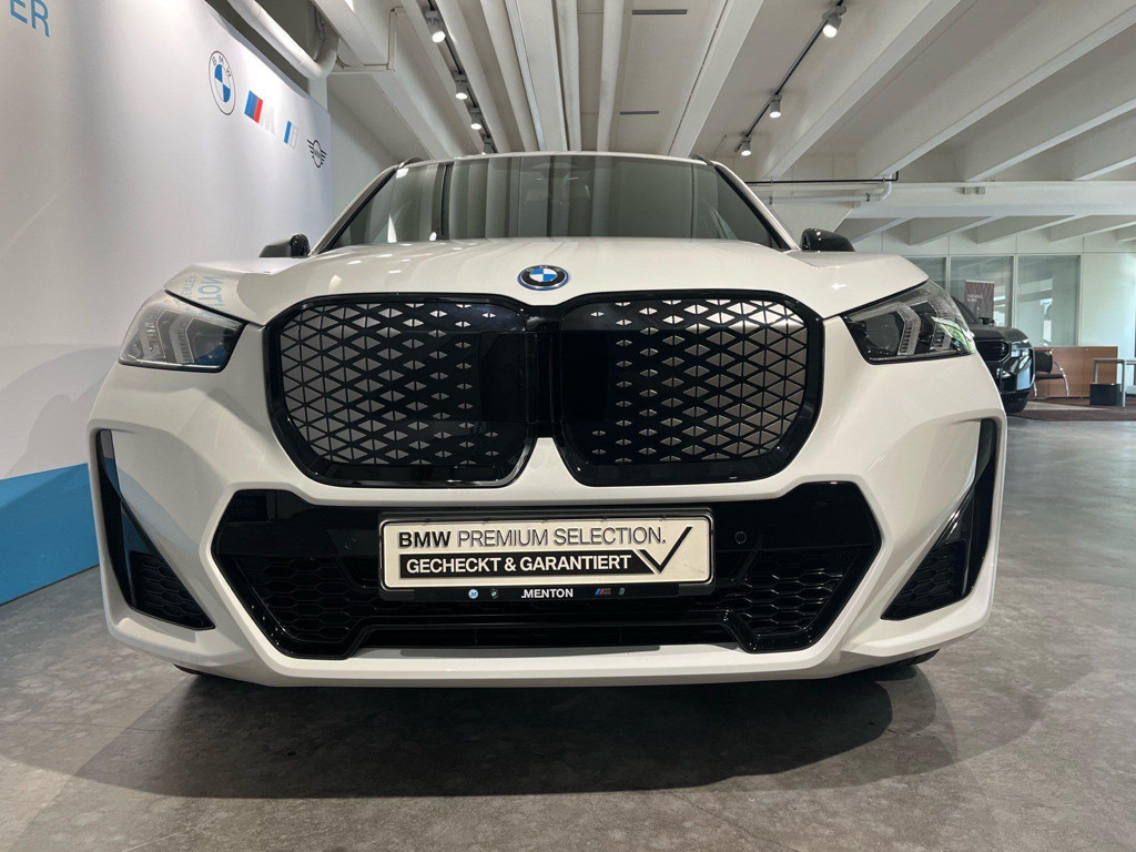 BMW iX1