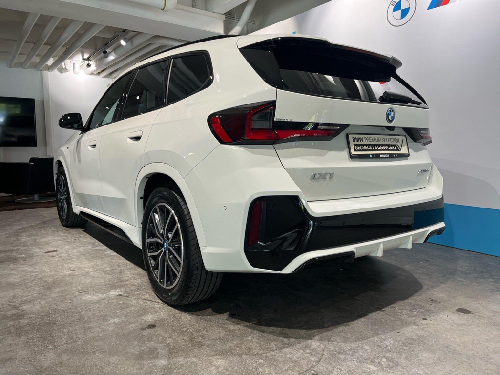 BMW iX1