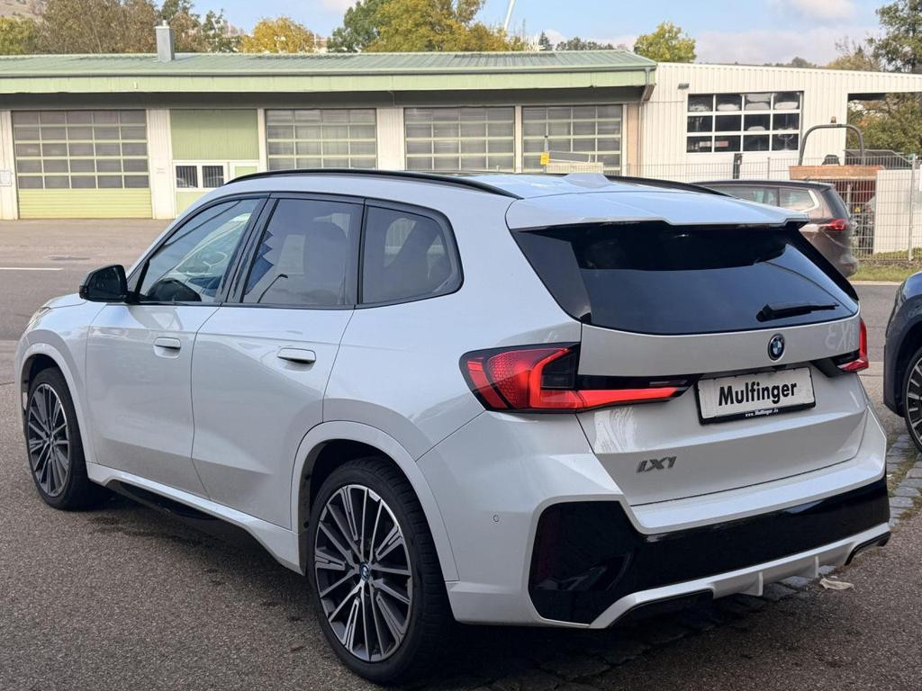BMW iX1