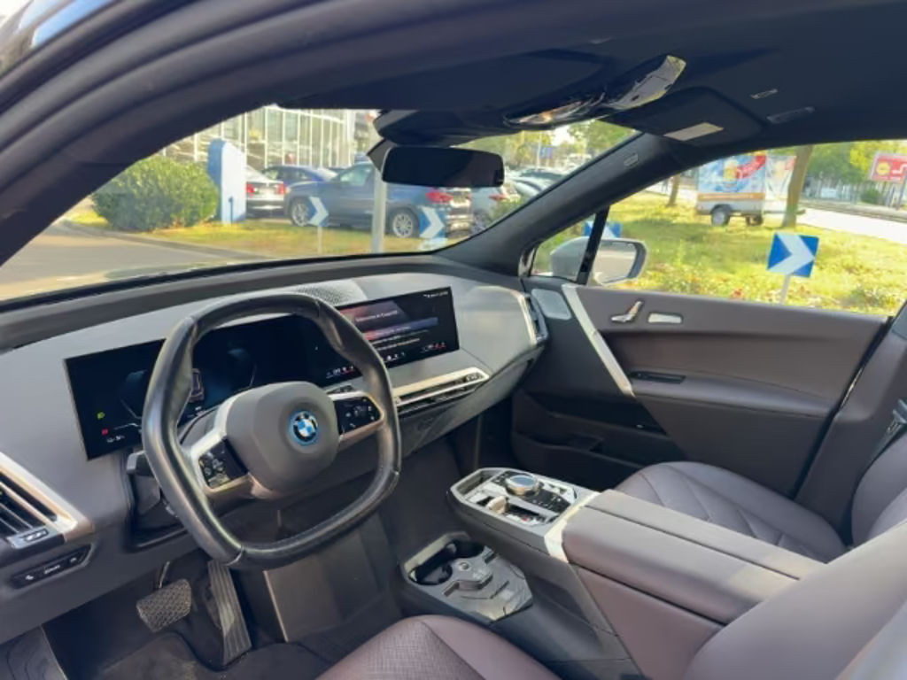 BMW iX