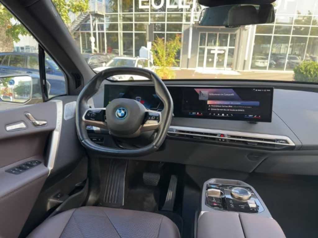 BMW iX