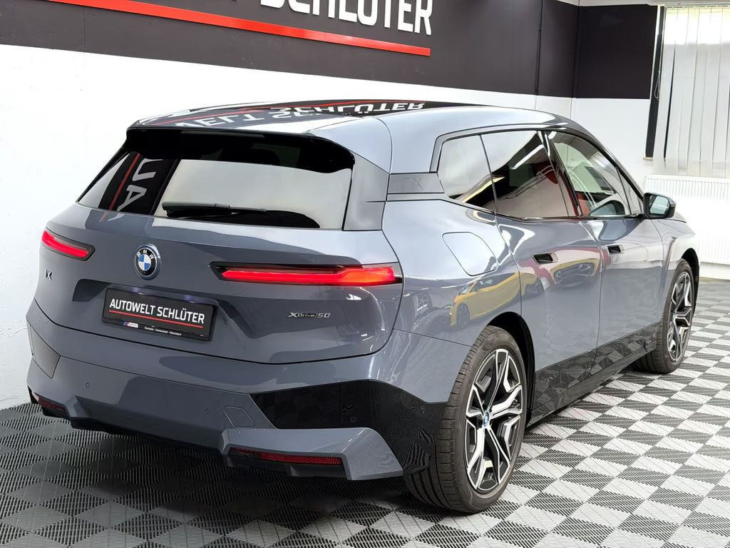 BMW iX