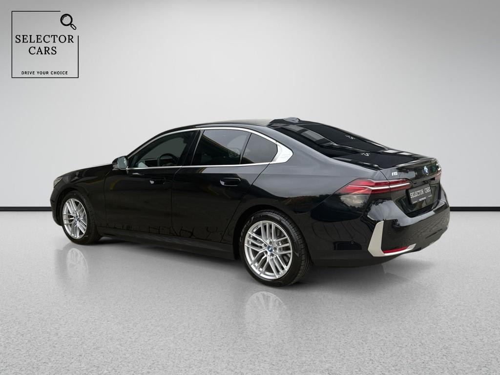 BMW i5