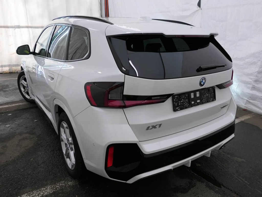BMW iX1