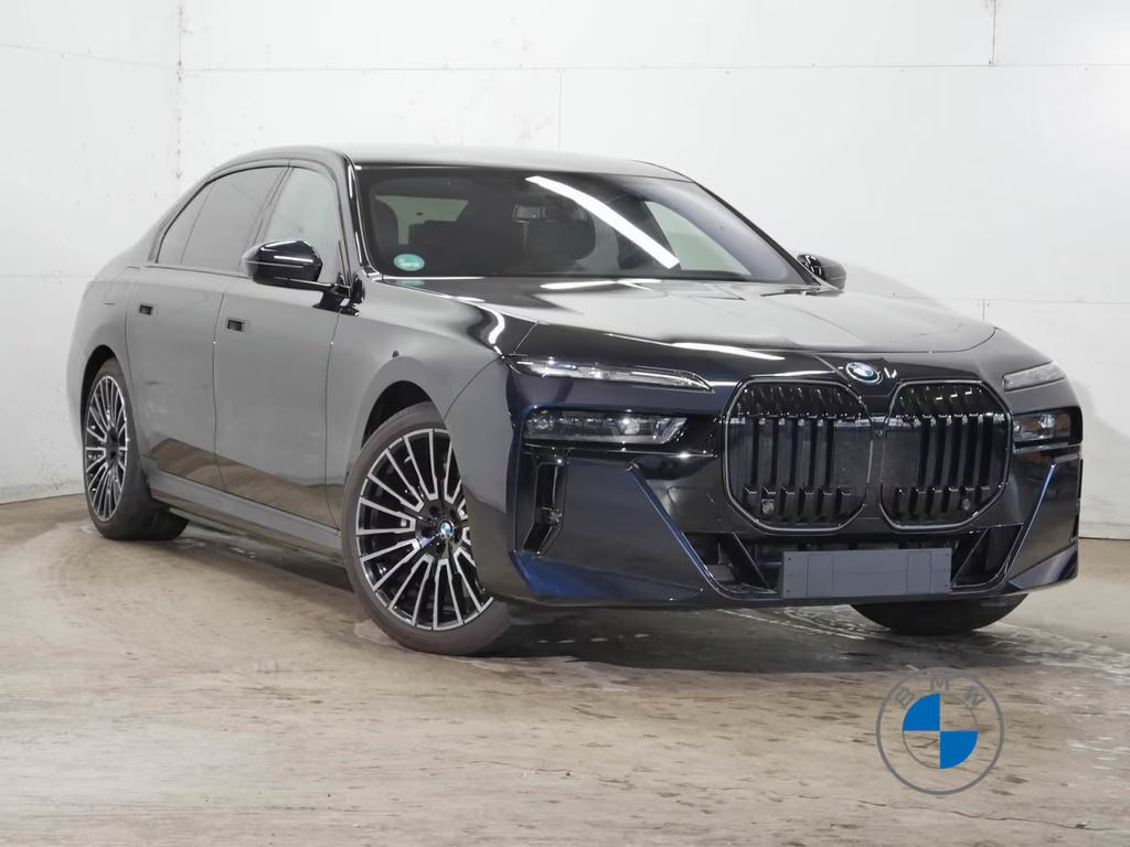 BMW i7