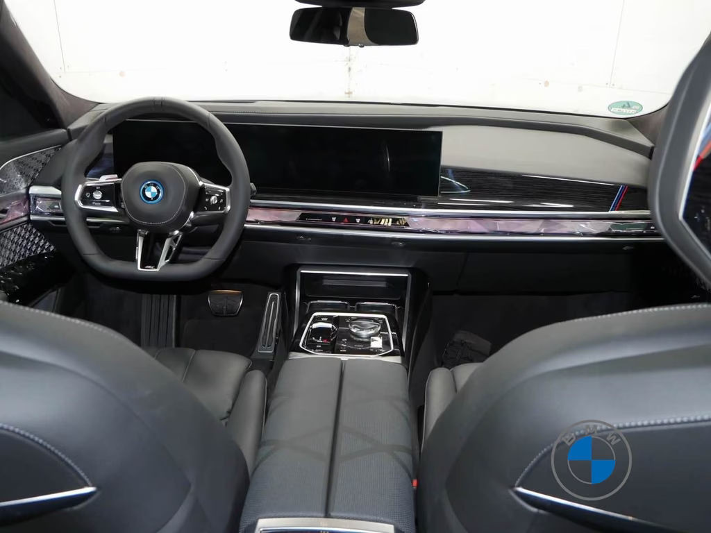 BMW i7