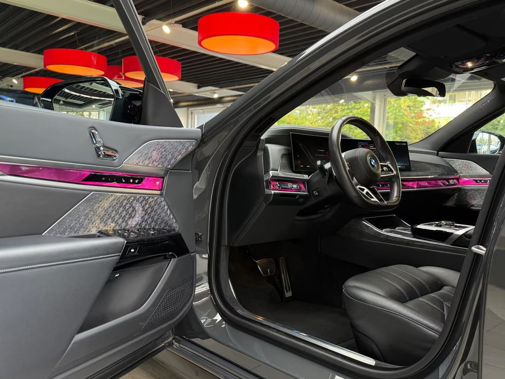 BMW i7
