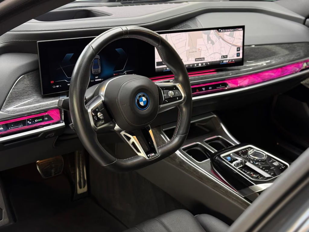 BMW i7