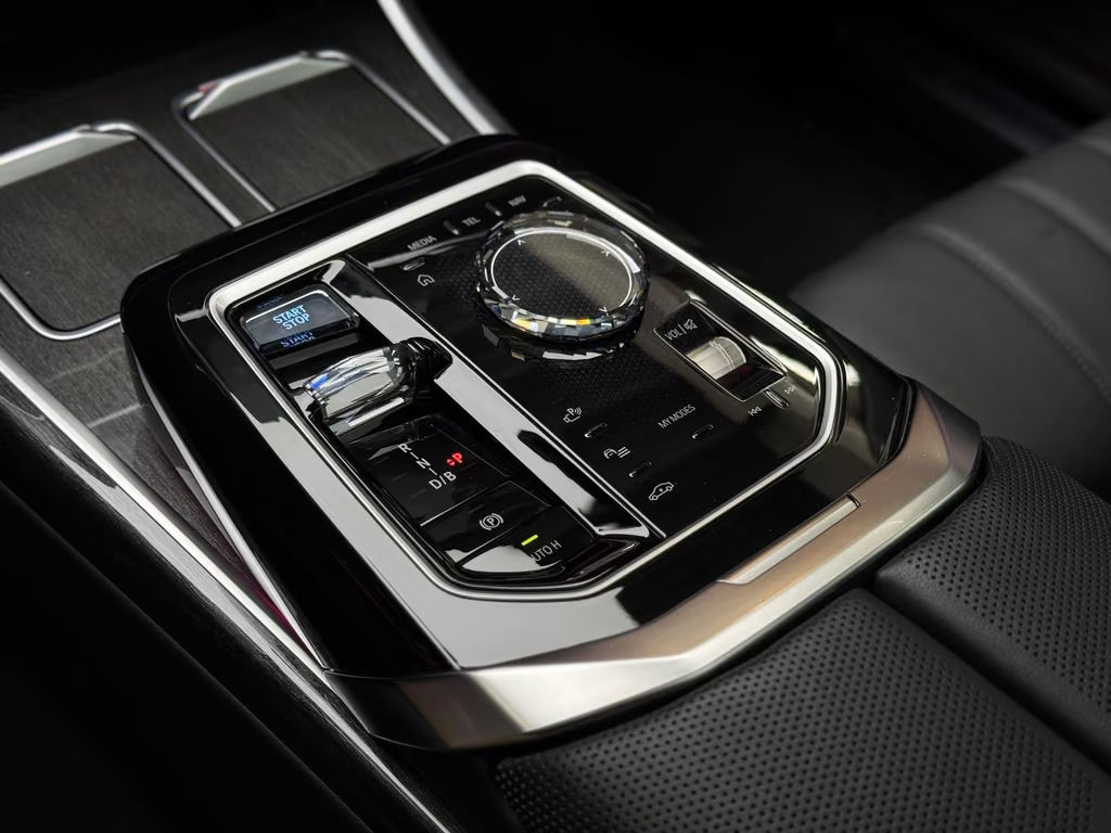 BMW i7