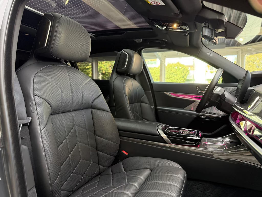 BMW i7