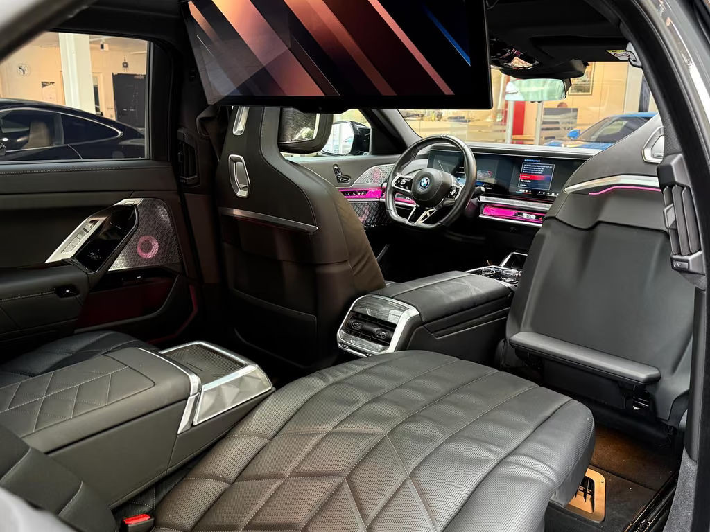 BMW i7