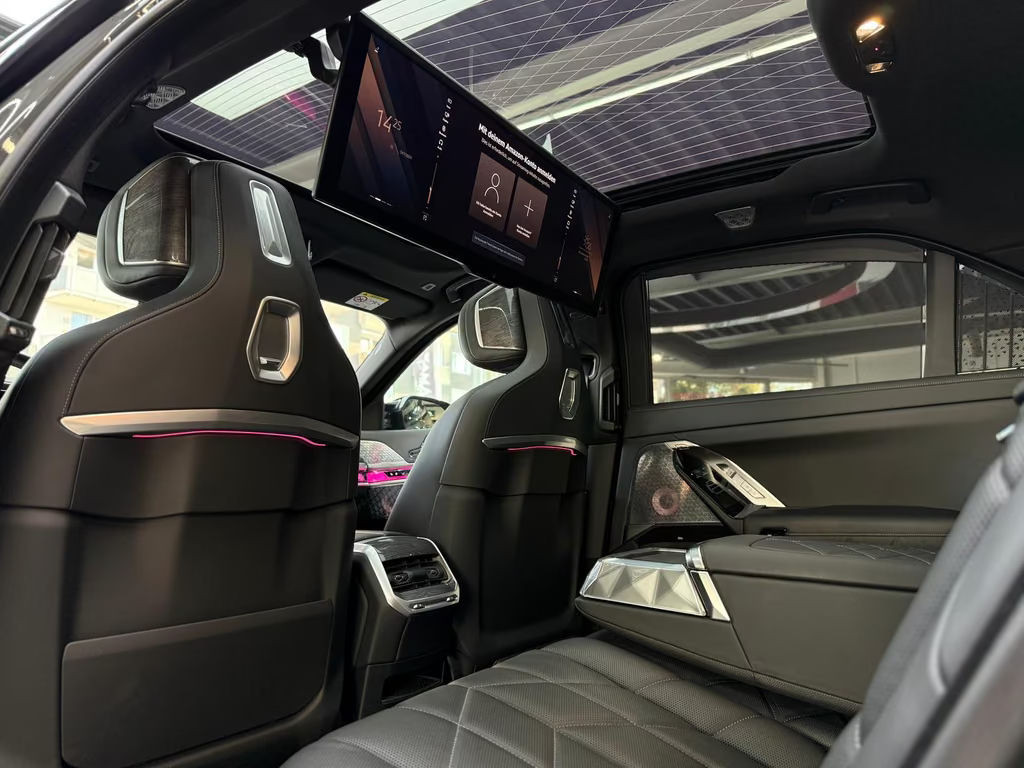 BMW i7