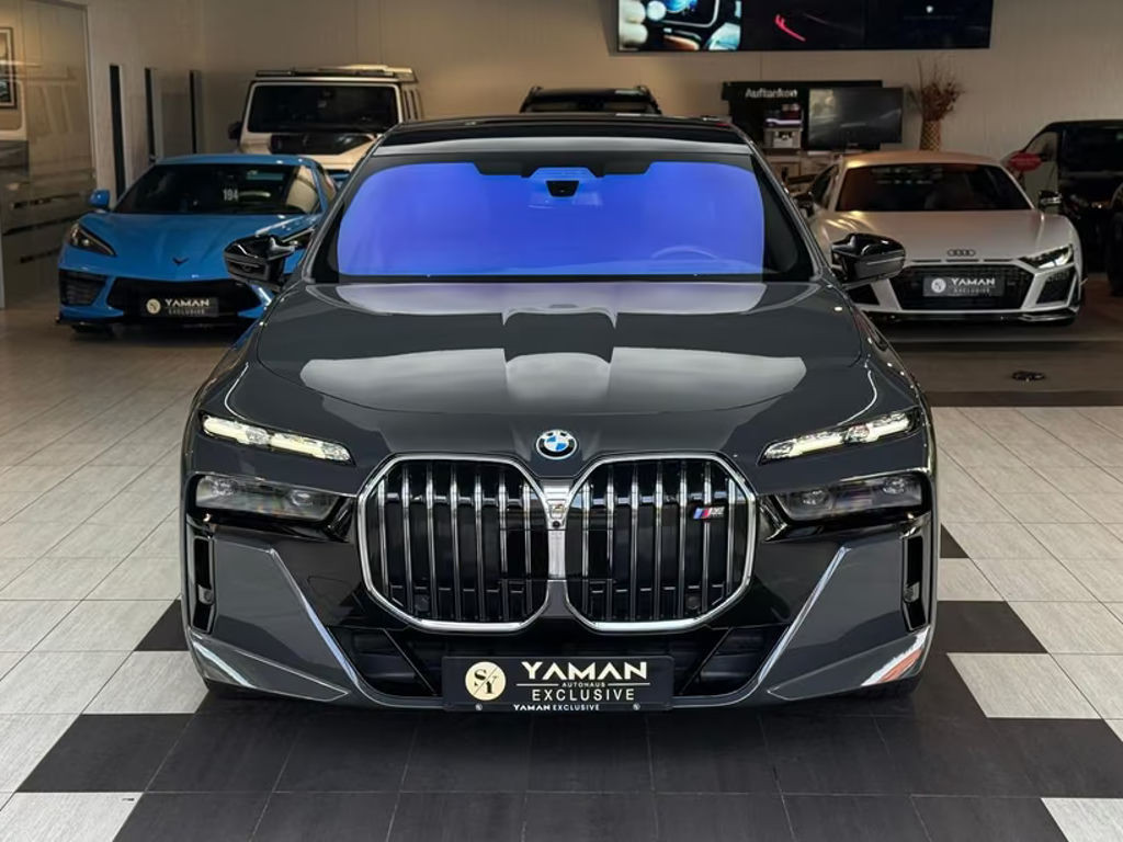 BMW i7