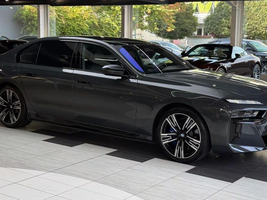 BMW i7