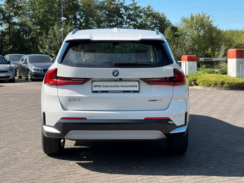 BMW iX1
