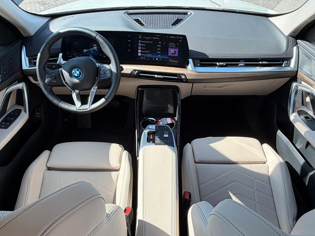 BMW iX1