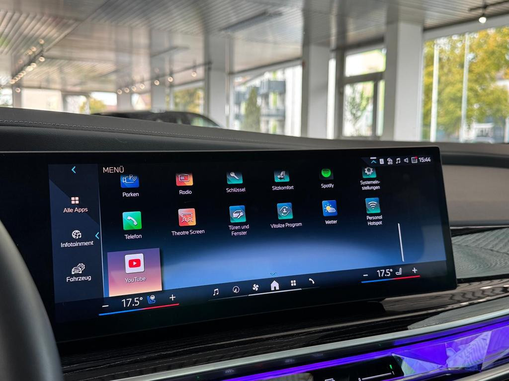 BMW i7