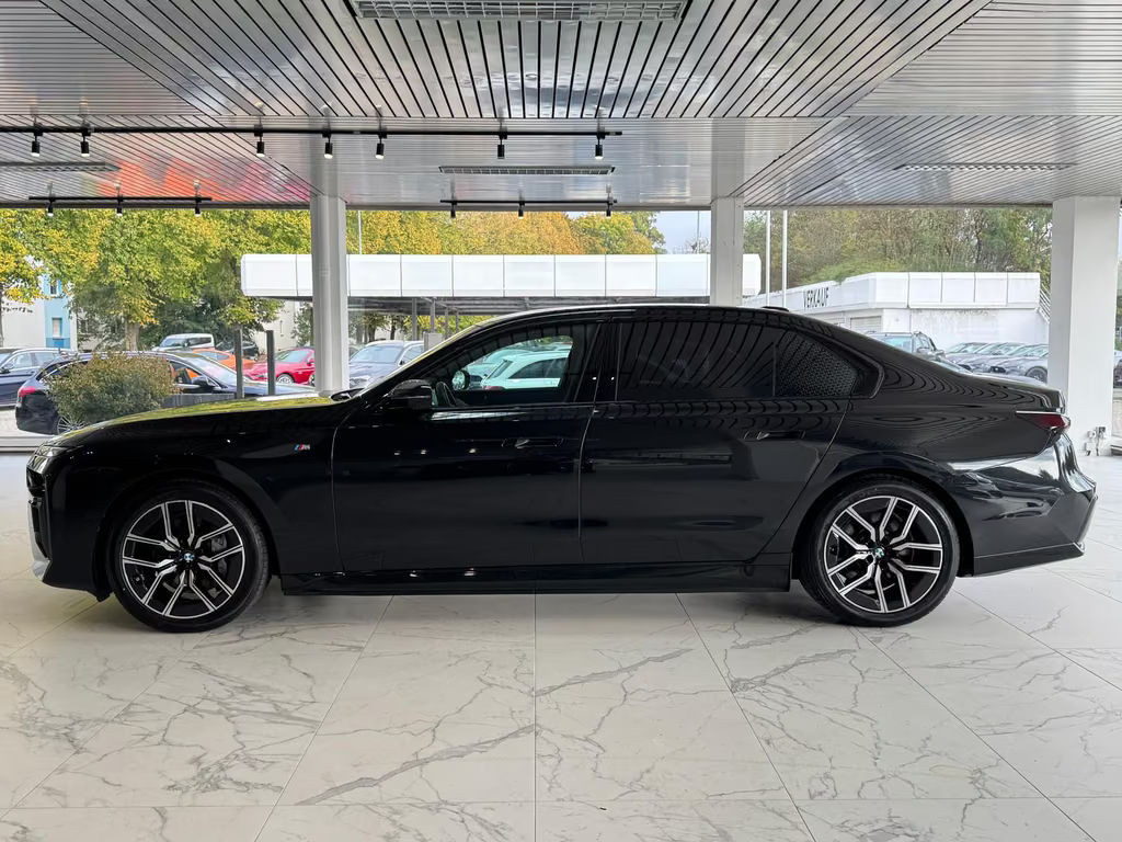 BMW i7