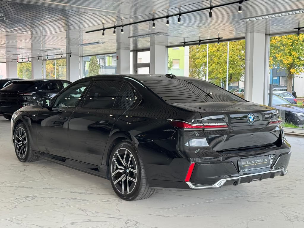 BMW i7