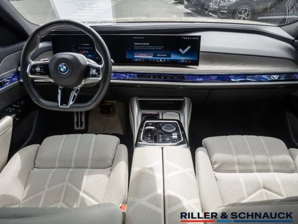 BMW i7