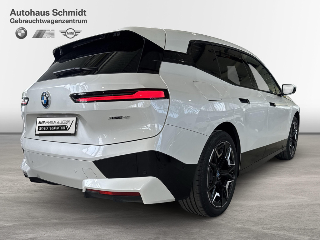BMW iX