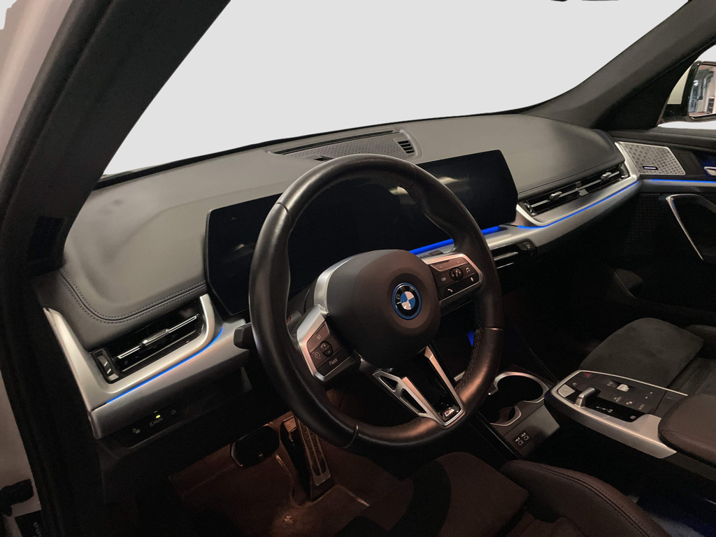 BMW iX1