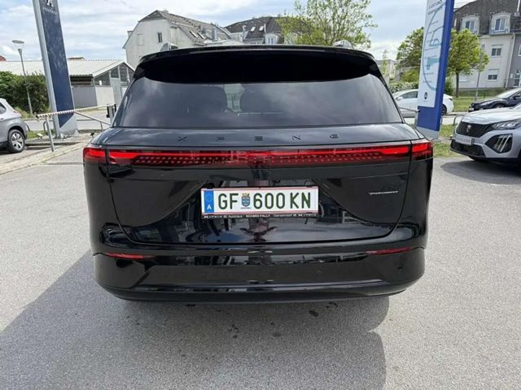 Xpeng G9