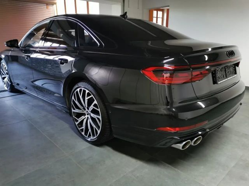 Audi S8