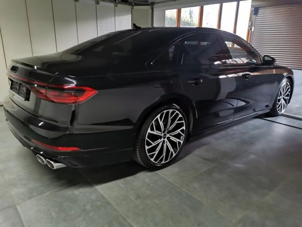 Audi S8