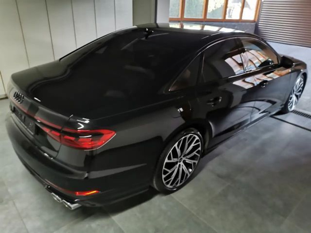Audi S8
