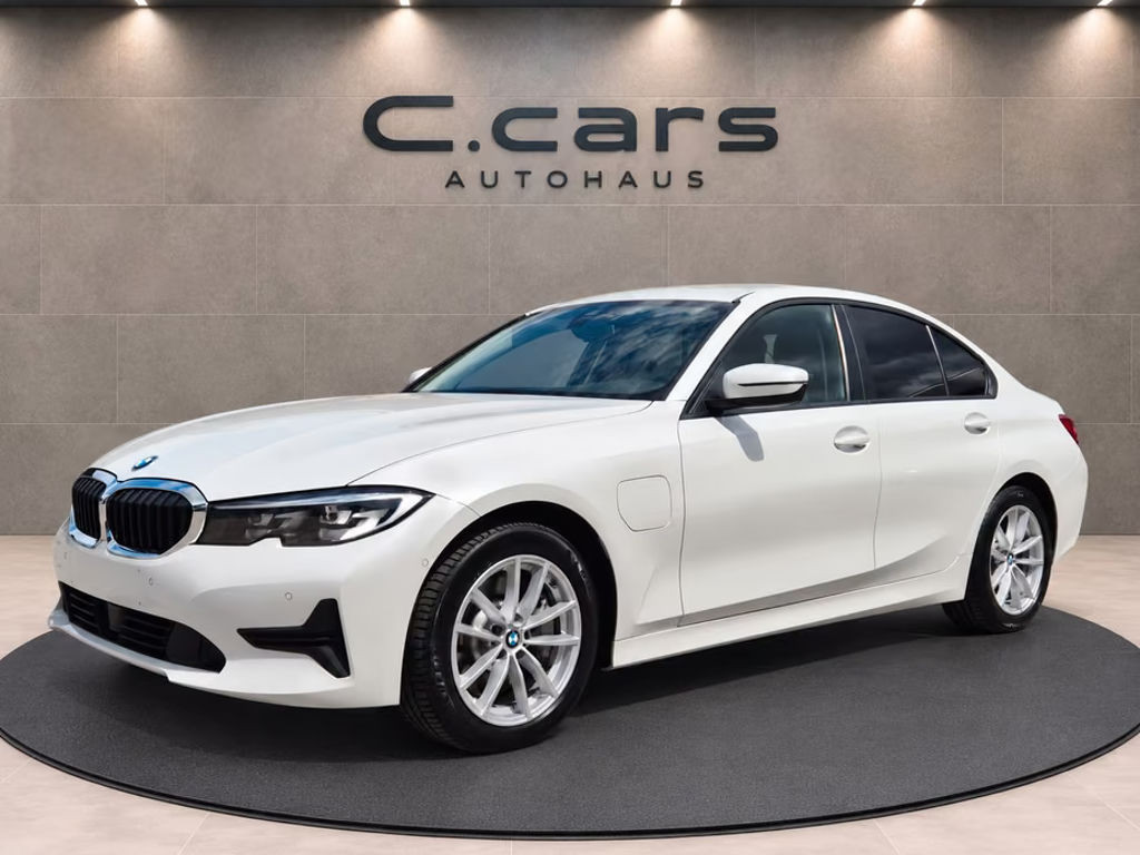 BMW 3 Serie 330 Advantage pakket Sedan 330e
