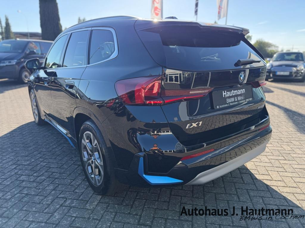 BMW iX1
