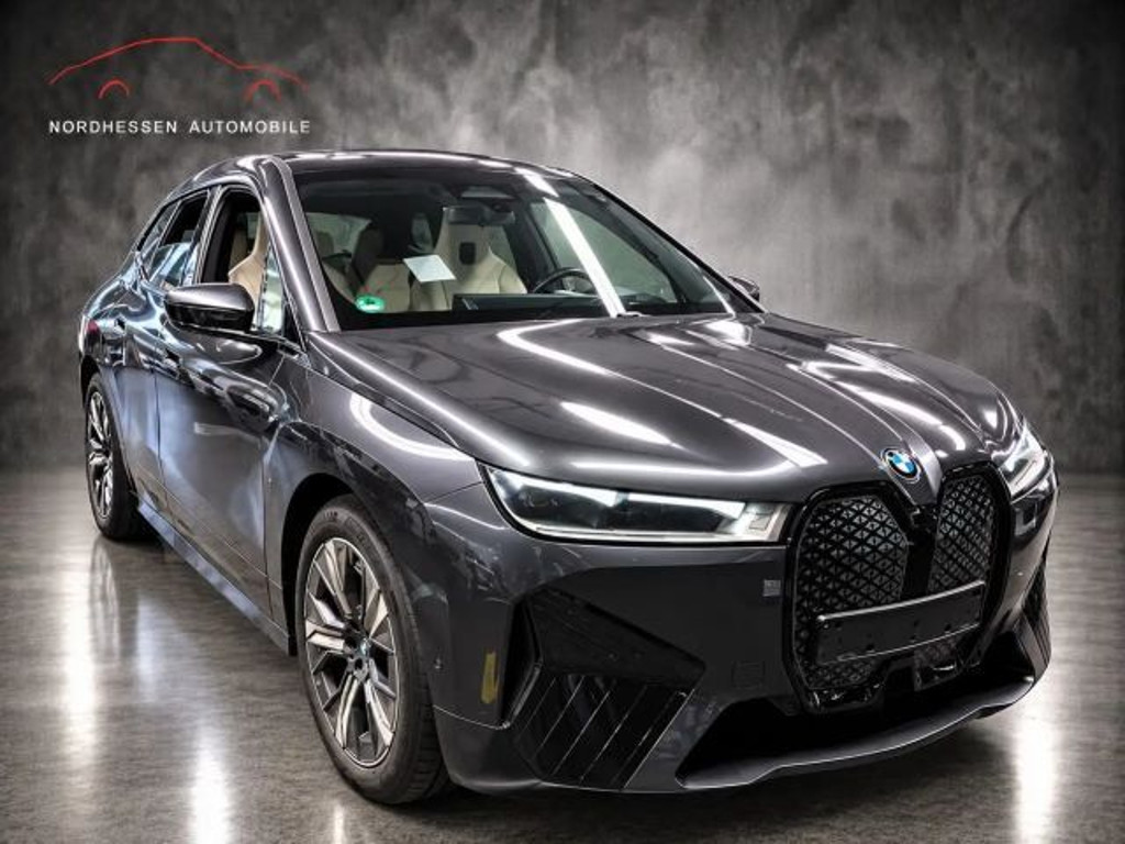 BMW iX