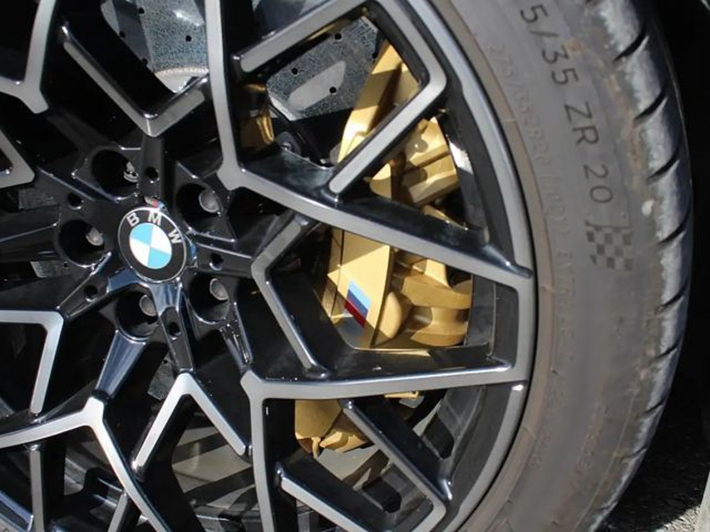 BMW M8