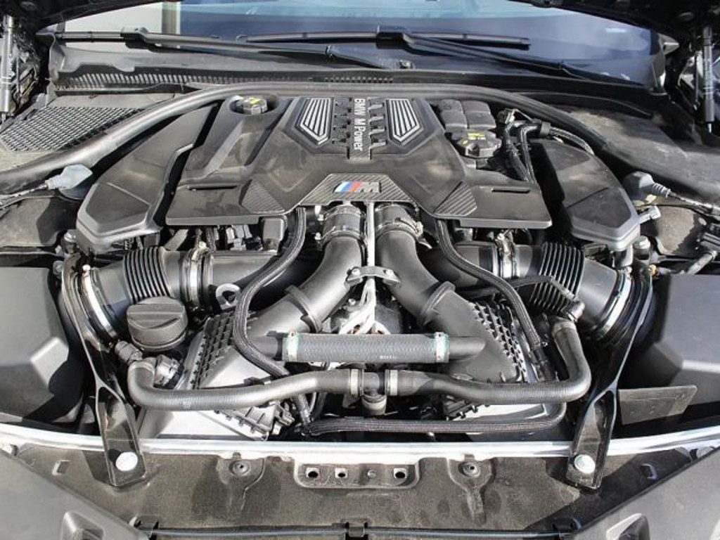 BMW M8