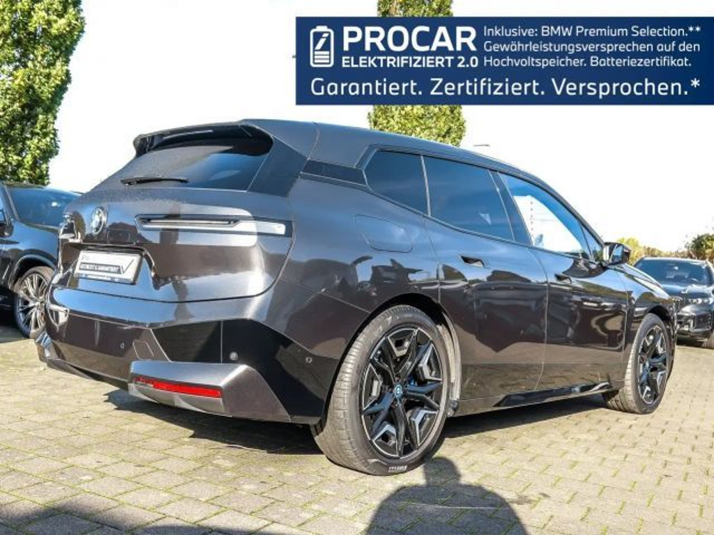 BMW iX