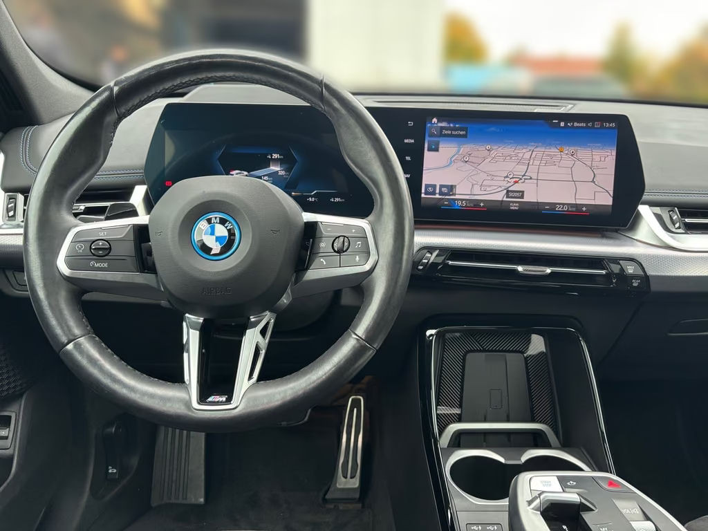 BMW iX1