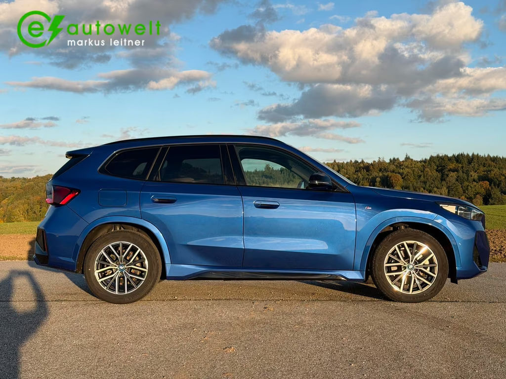 BMW iX1