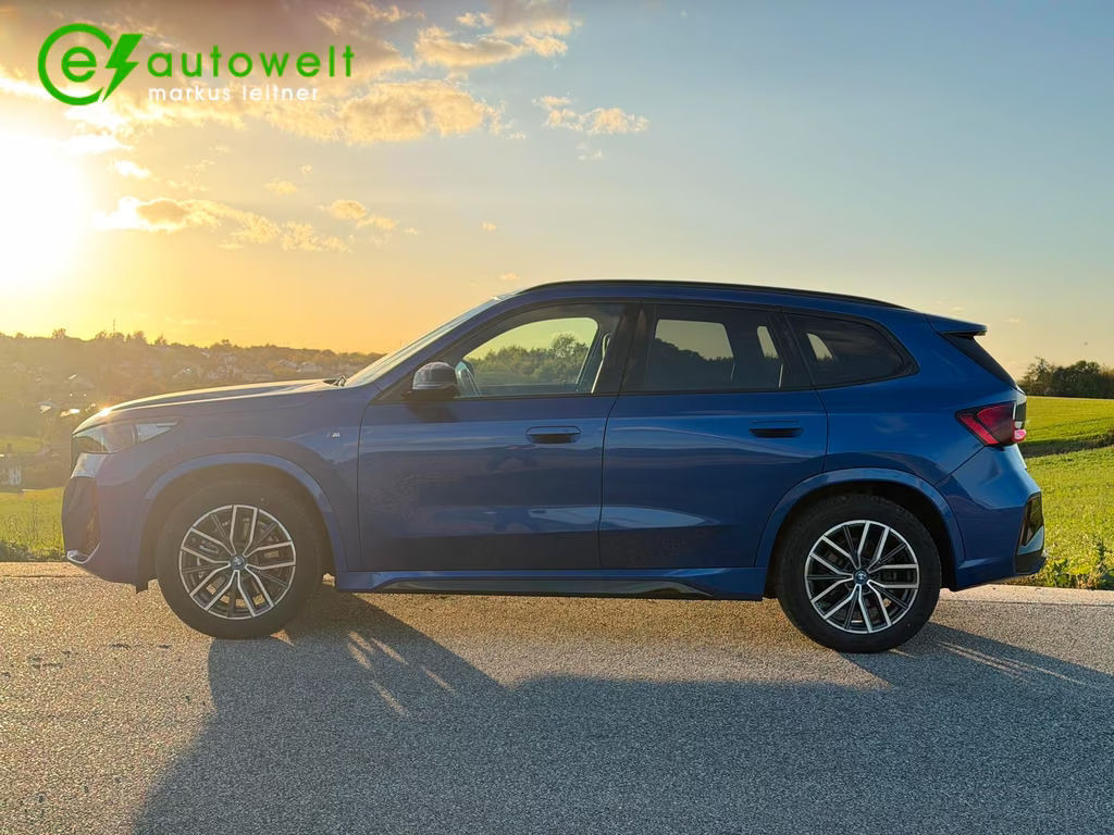 BMW iX1