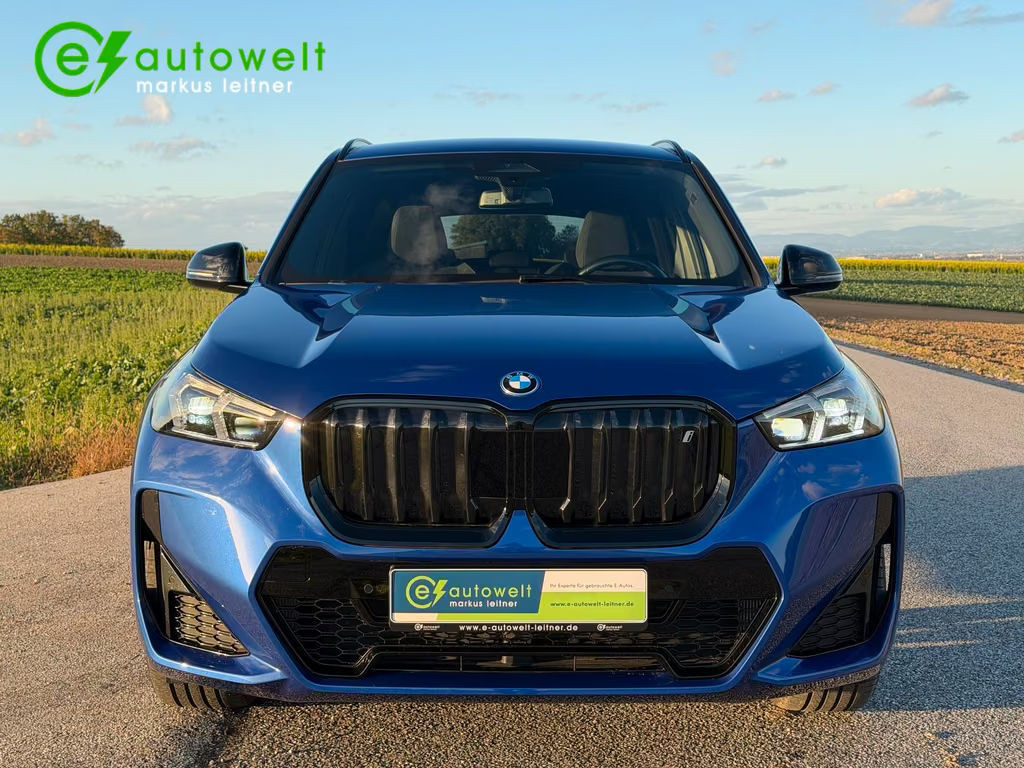 BMW iX1
