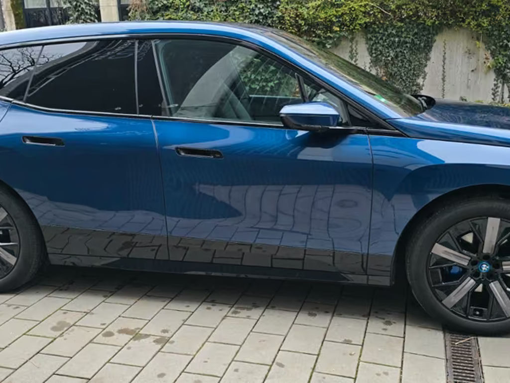 BMW iX