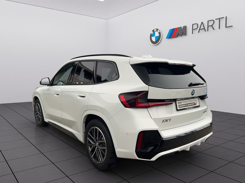 BMW iX1