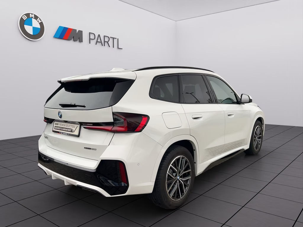 BMW iX1