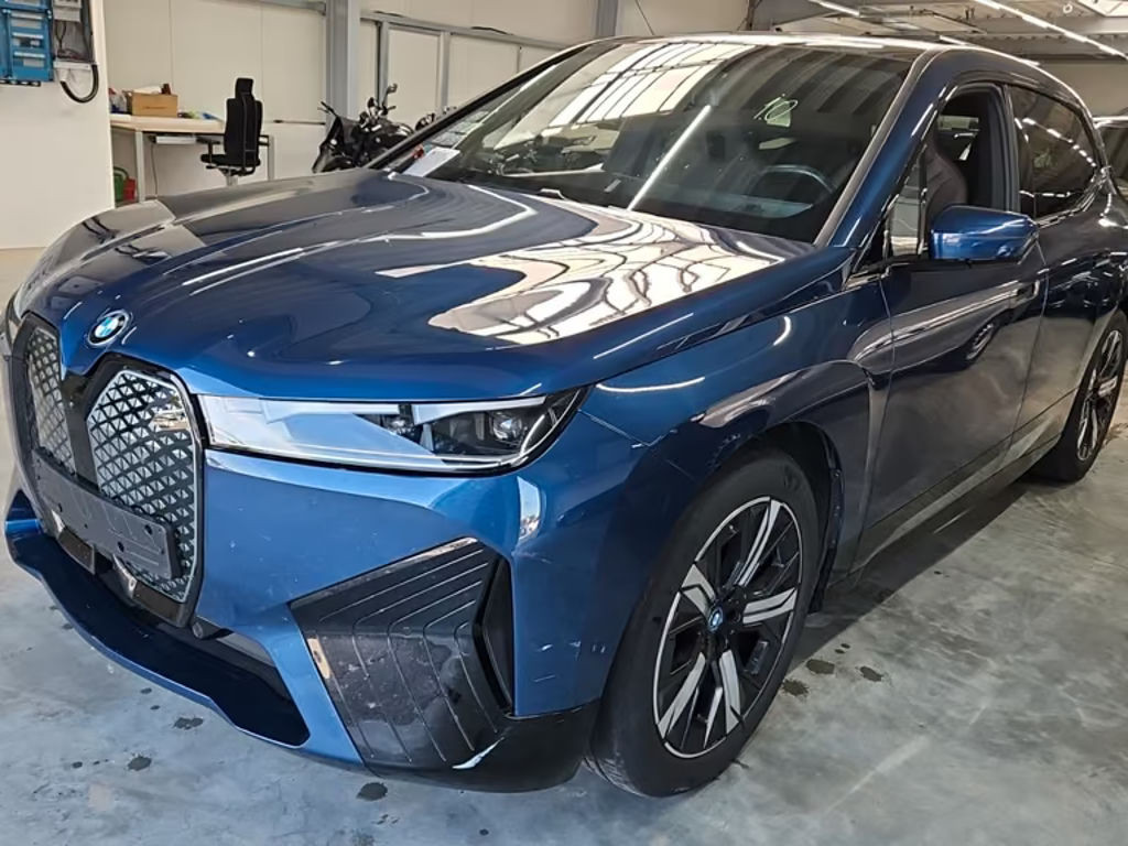 BMW iX