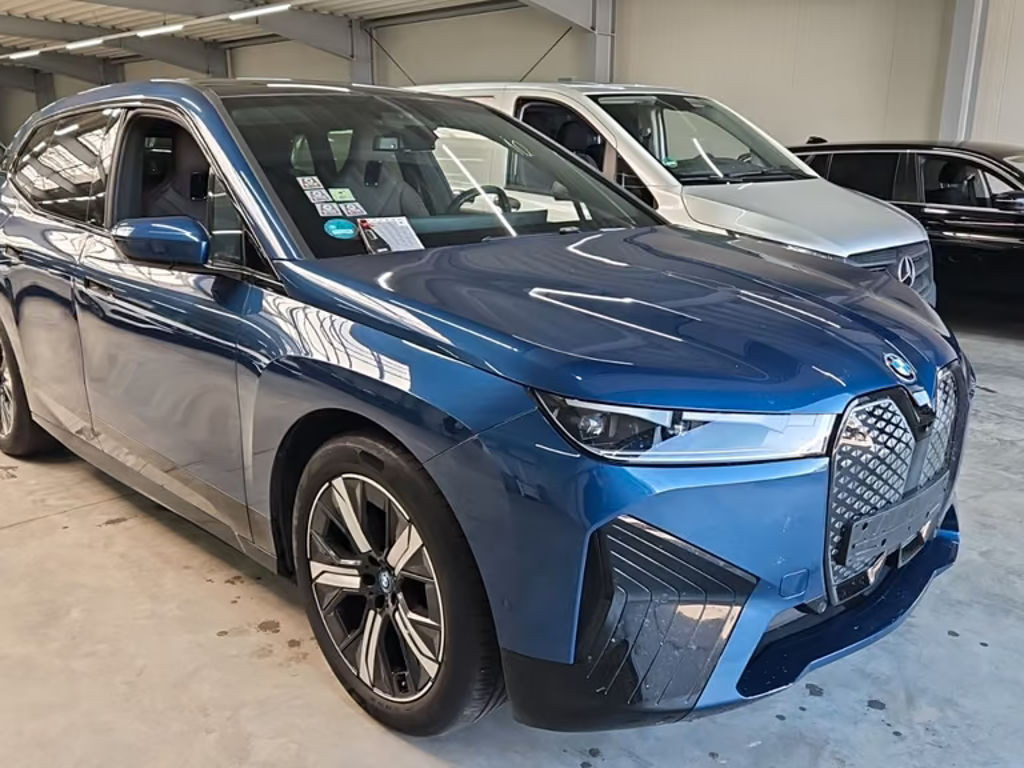 BMW iX