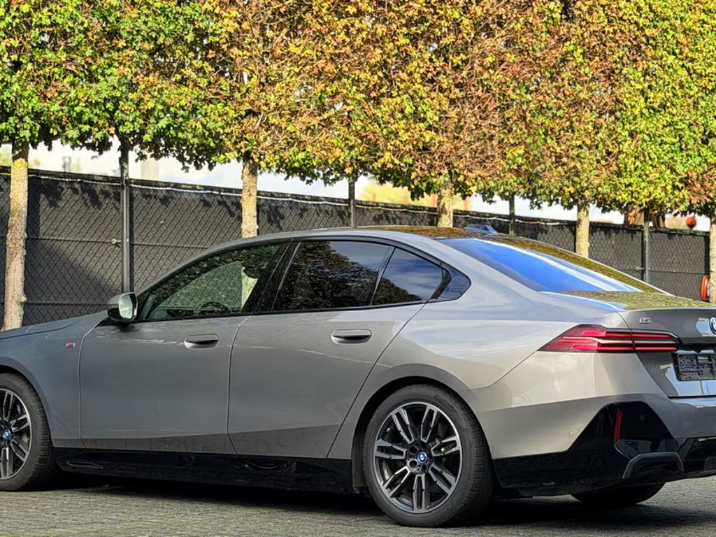 BMW i5