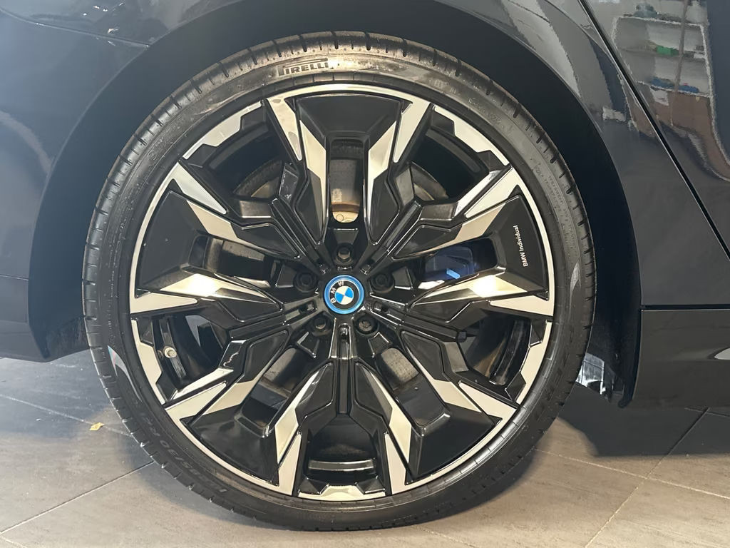 BMW i5