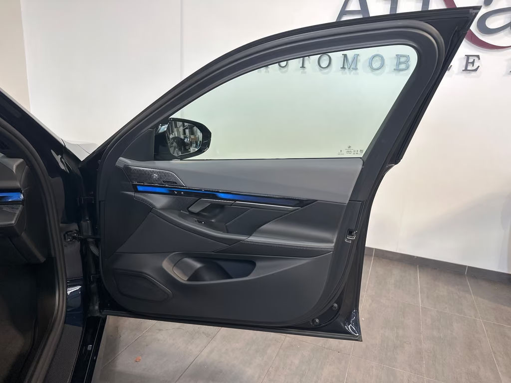 BMW i5