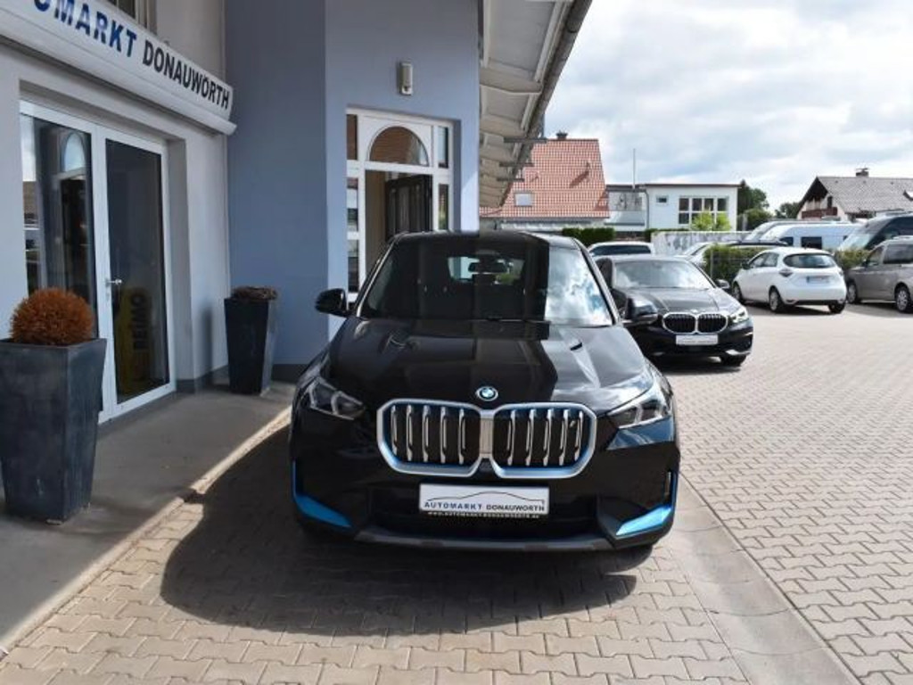 BMW iX1